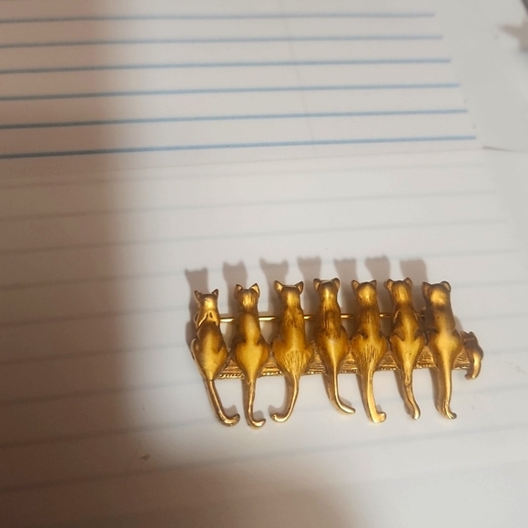 "Kittens in a Row" 24K plated Pin from the Museum of Fine Arts (MFA) 1970s - Picture 1 of 5